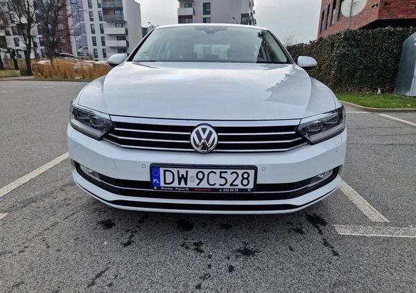 Volkswagen Passat cena 61900 przebieg: 114500, rok produkcji 2015 z Wrocław małe 92